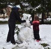 La nieve, perfecta aliada en un día festivo en la Montaña Palentina