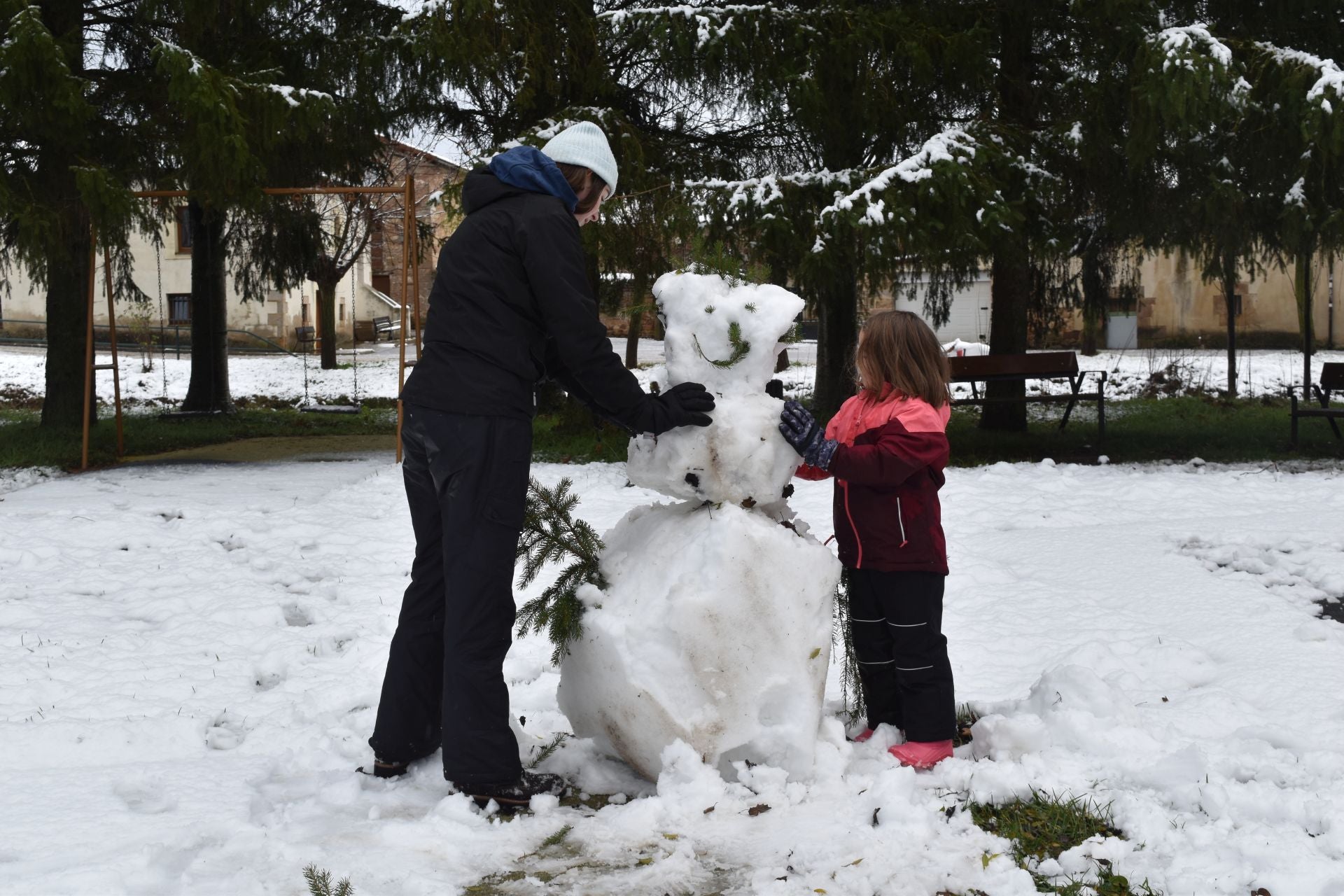 La nieve, perfecta aliada en un día festivo en la Montaña Palentina