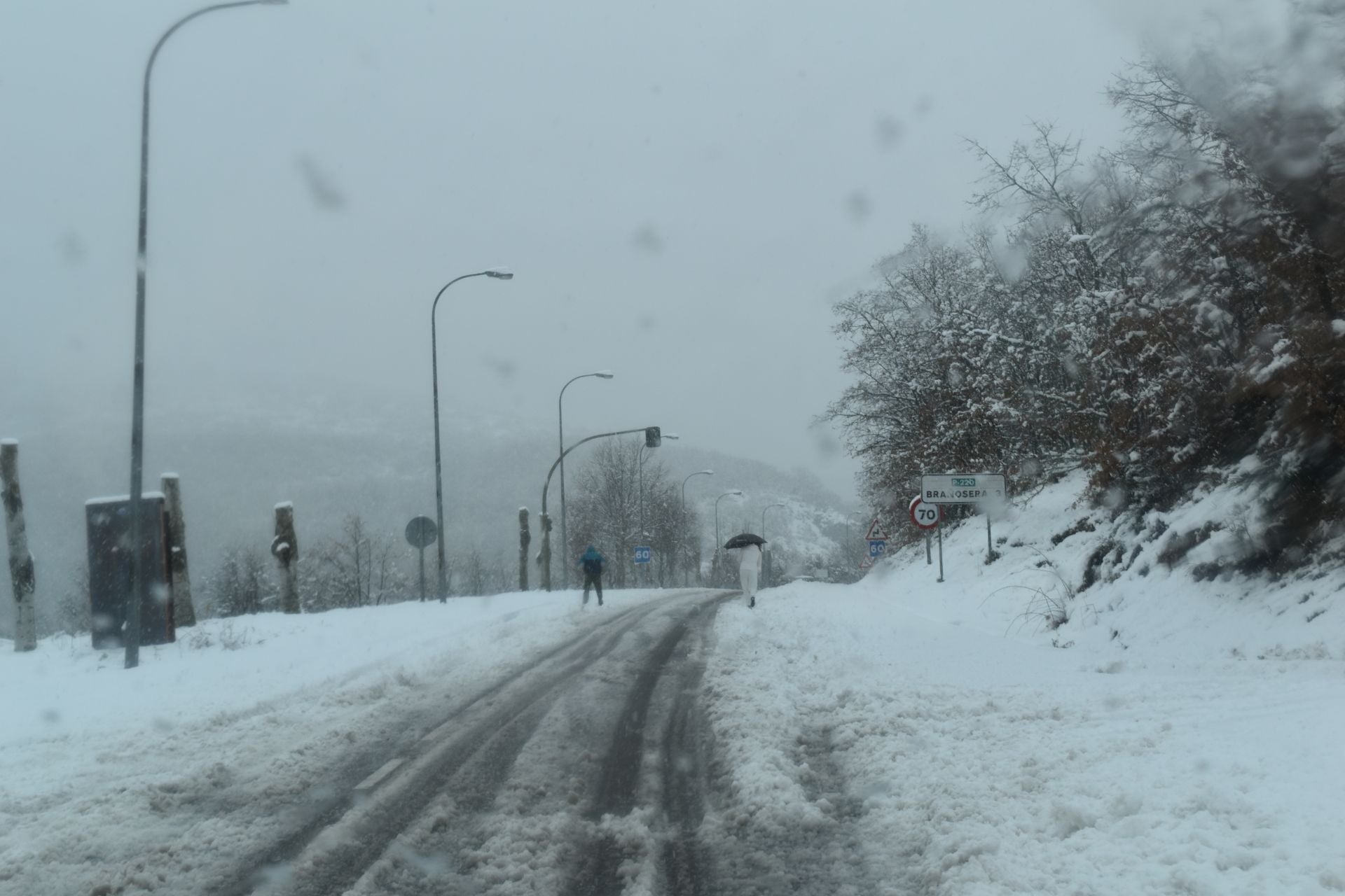 La nieve, perfecta aliada en un día festivo en la Montaña Palentina