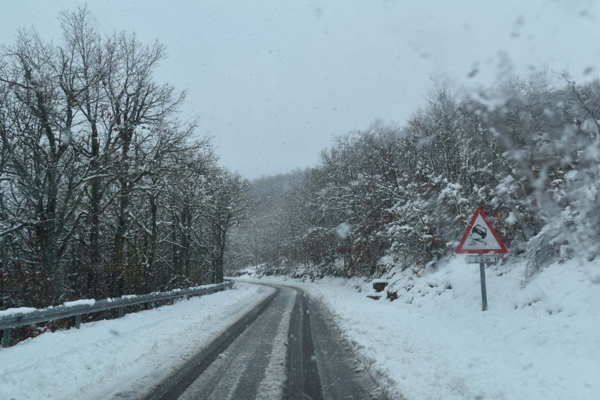 La nieve, perfecta aliada en un día festivo en la Montaña Palentina