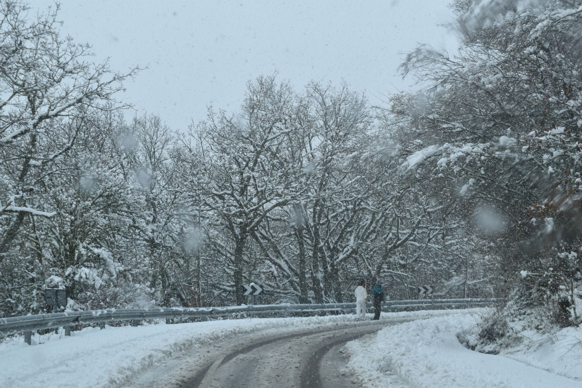 La nieve, perfecta aliada en un día festivo en la Montaña Palentina