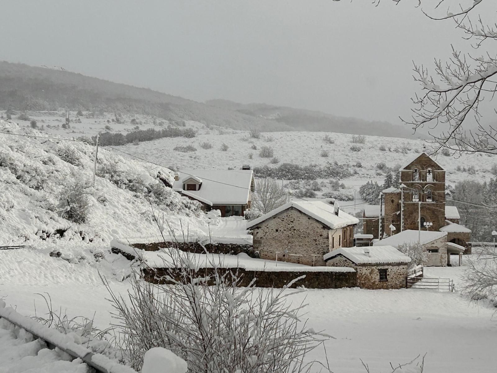 La nieve deja bonitas estampas en Cantamuda