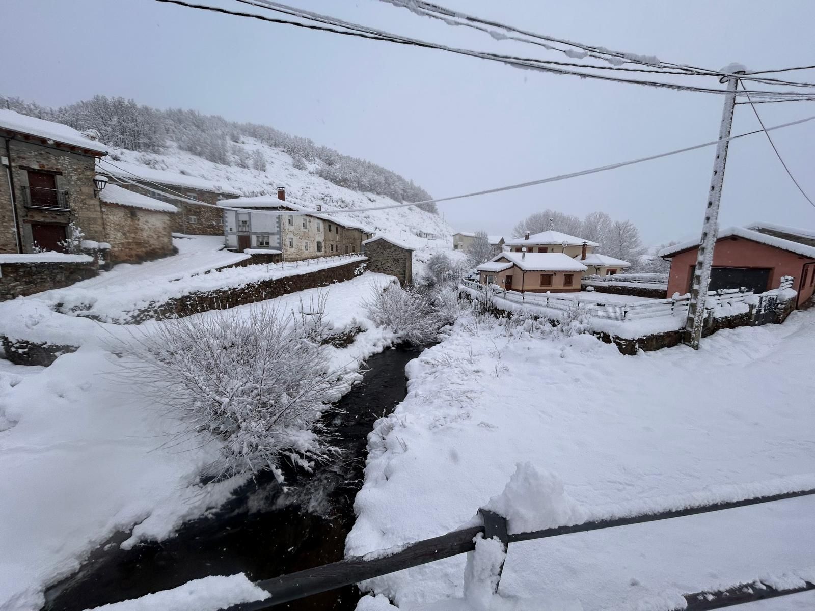 La nieve deja bonitas estampas en Cantamuda