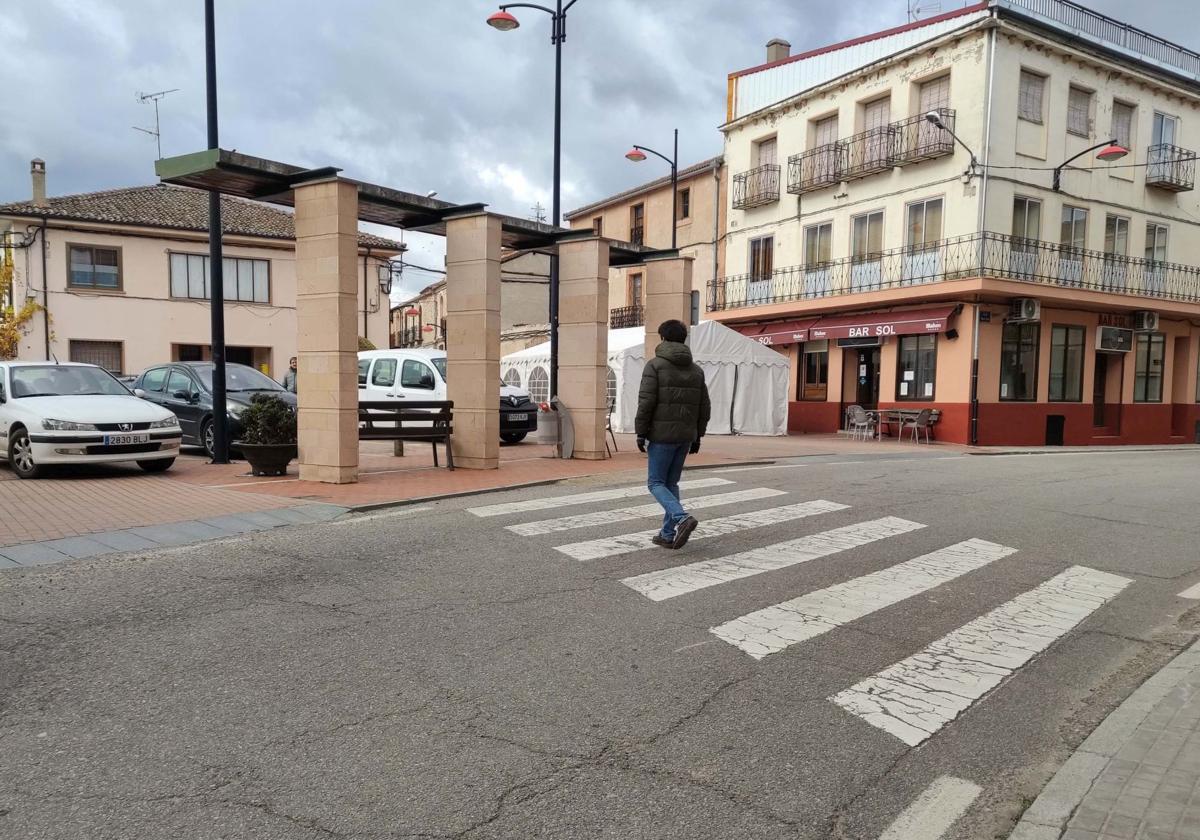 Travesía de Cabezuela, principal arteria del pueblo.