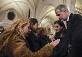 El rey Felipe VI y la reina Letizia durante el funeral por las víctimas de la DANA celebrado este lunes en la catedral de Valencia.Efe