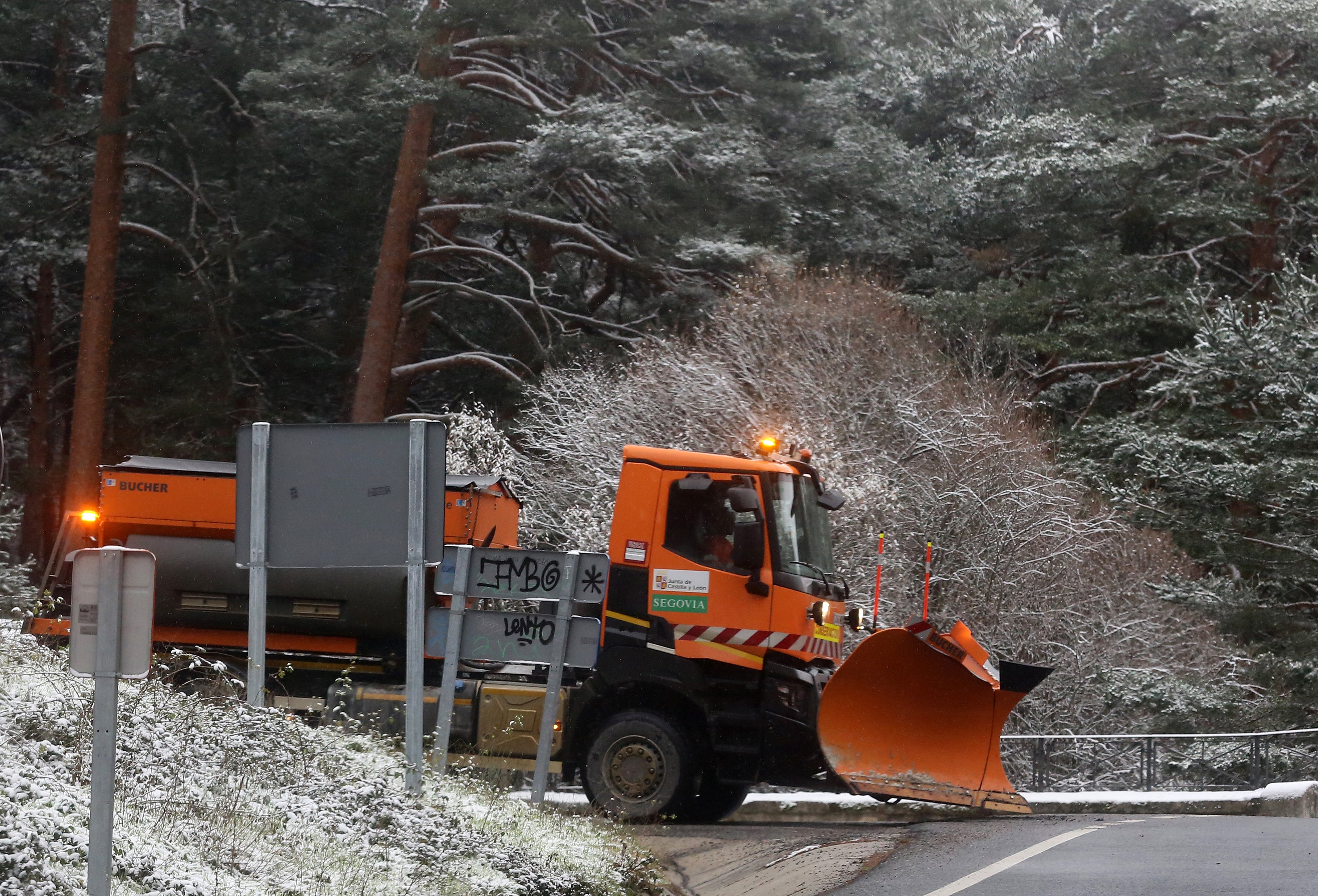 El final del otoño cubre de nieve la vertiente segoviana de la sierra de Guadarrama
