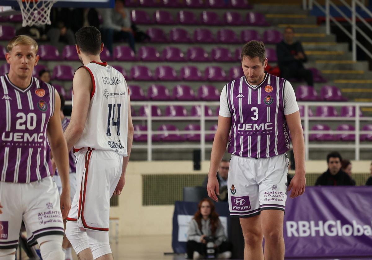 Vucetic, cabizbajo, durante el partido frente al San Pablo Burgos.