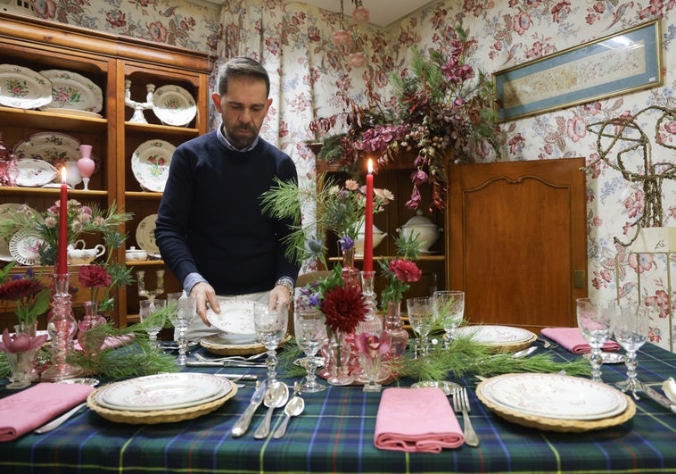Jorge Villaverde, de Broncantes&Co, prepara una mesa ideal para la cena de Nochebuena.