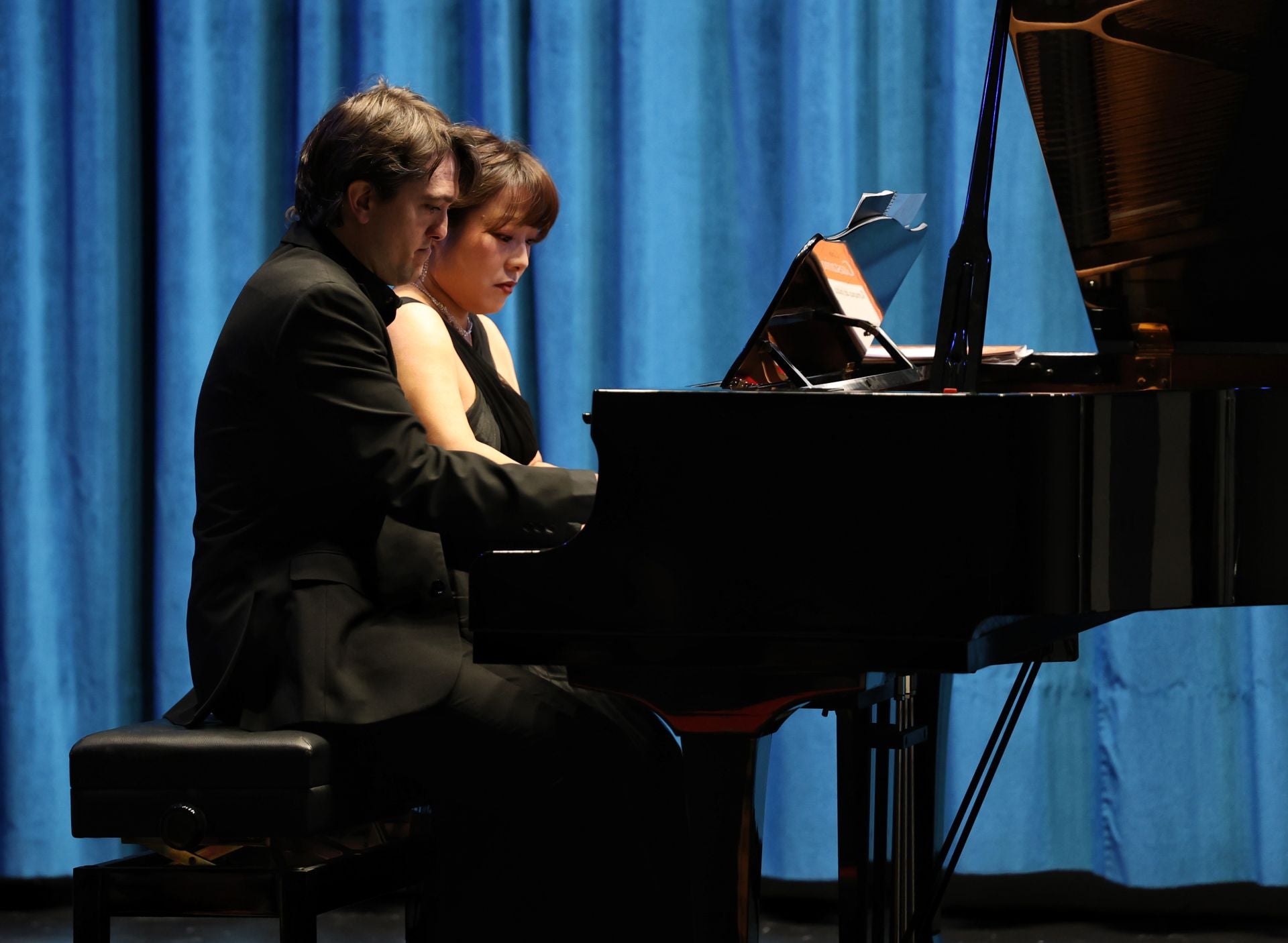 Piano a cuatro manos y recuerdos de Caneja por Bonet