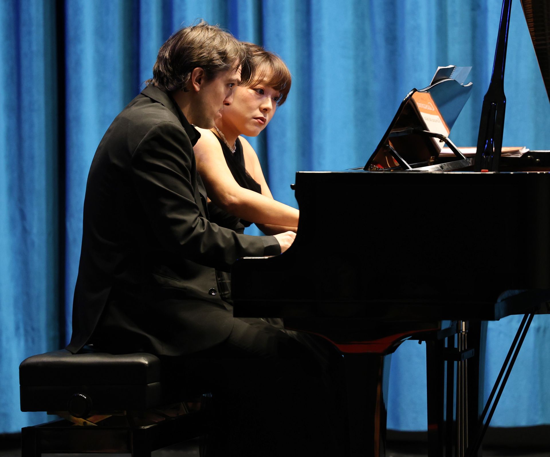 Piano a cuatro manos y recuerdos de Caneja por Bonet