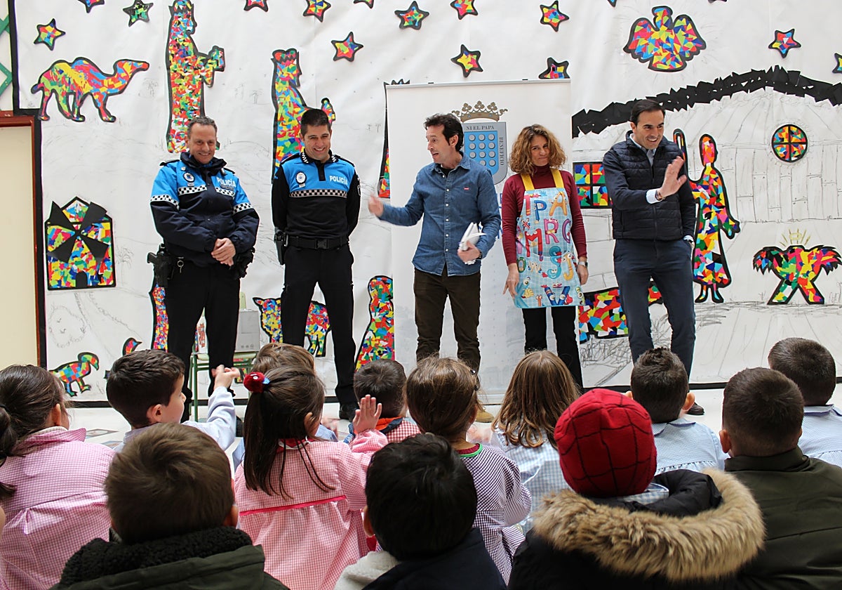 Explicación del uso de las 'pulseras mágicas' en el CEIP Obispo Barrientos