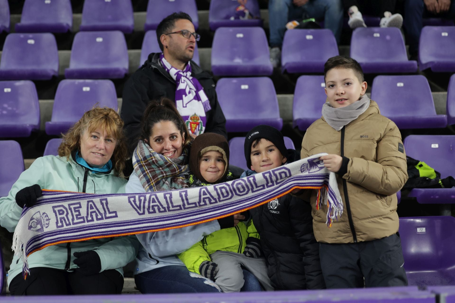 Búscate en la grada del estadio José Zorrilla (1/4)