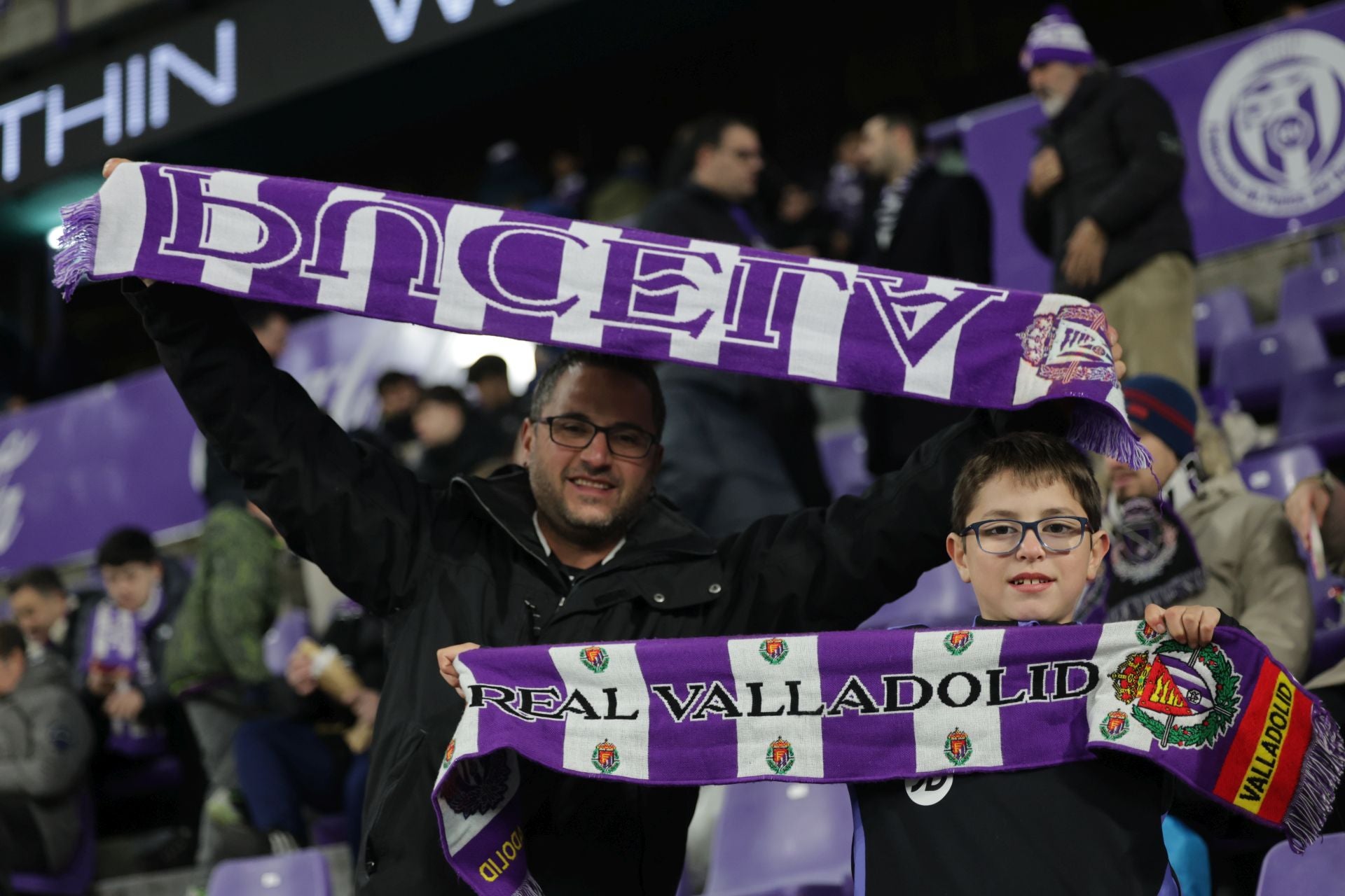 Búscate en la grada del estadio José Zorrilla (1/4)