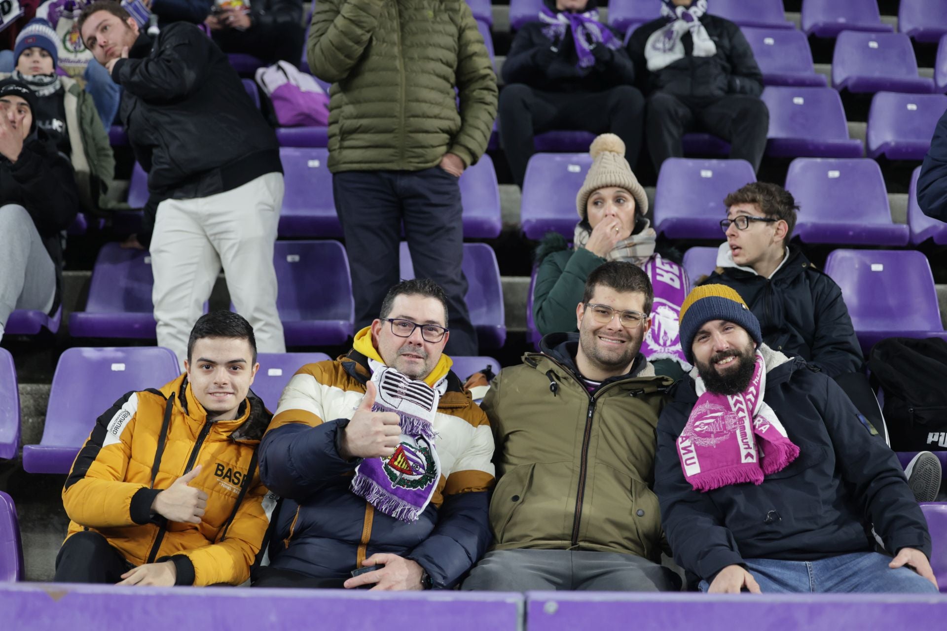 Búscate en la grada del estadio José Zorrilla (1/4)