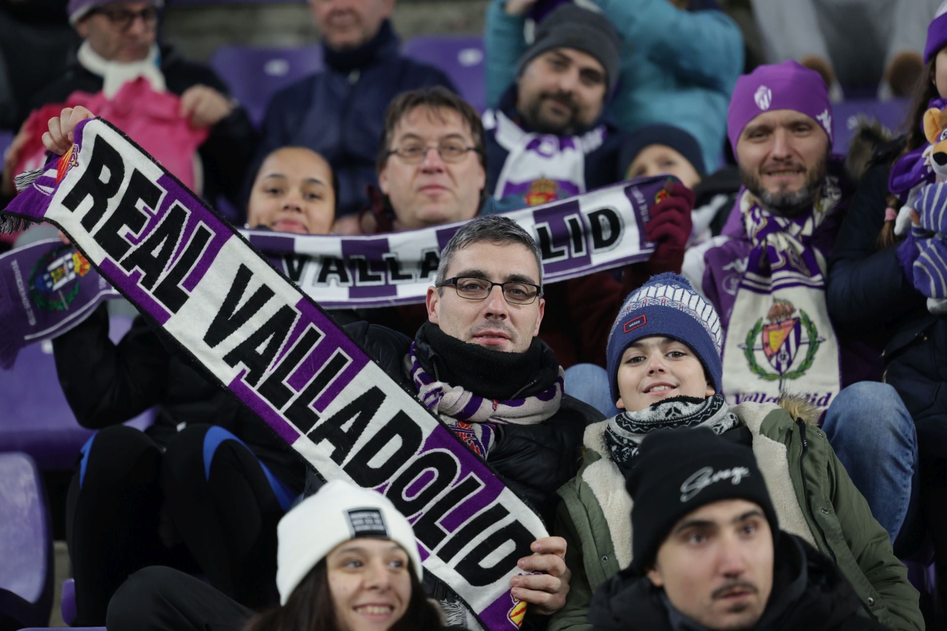 Búscate en la grada del estadio José Zorrilla (1/4)