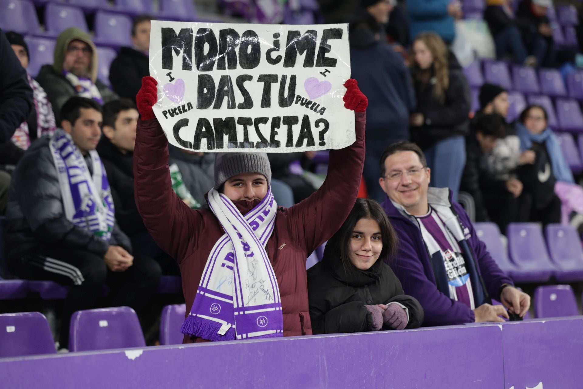 Búscate en la grada del estadio José Zorrilla (1/4)