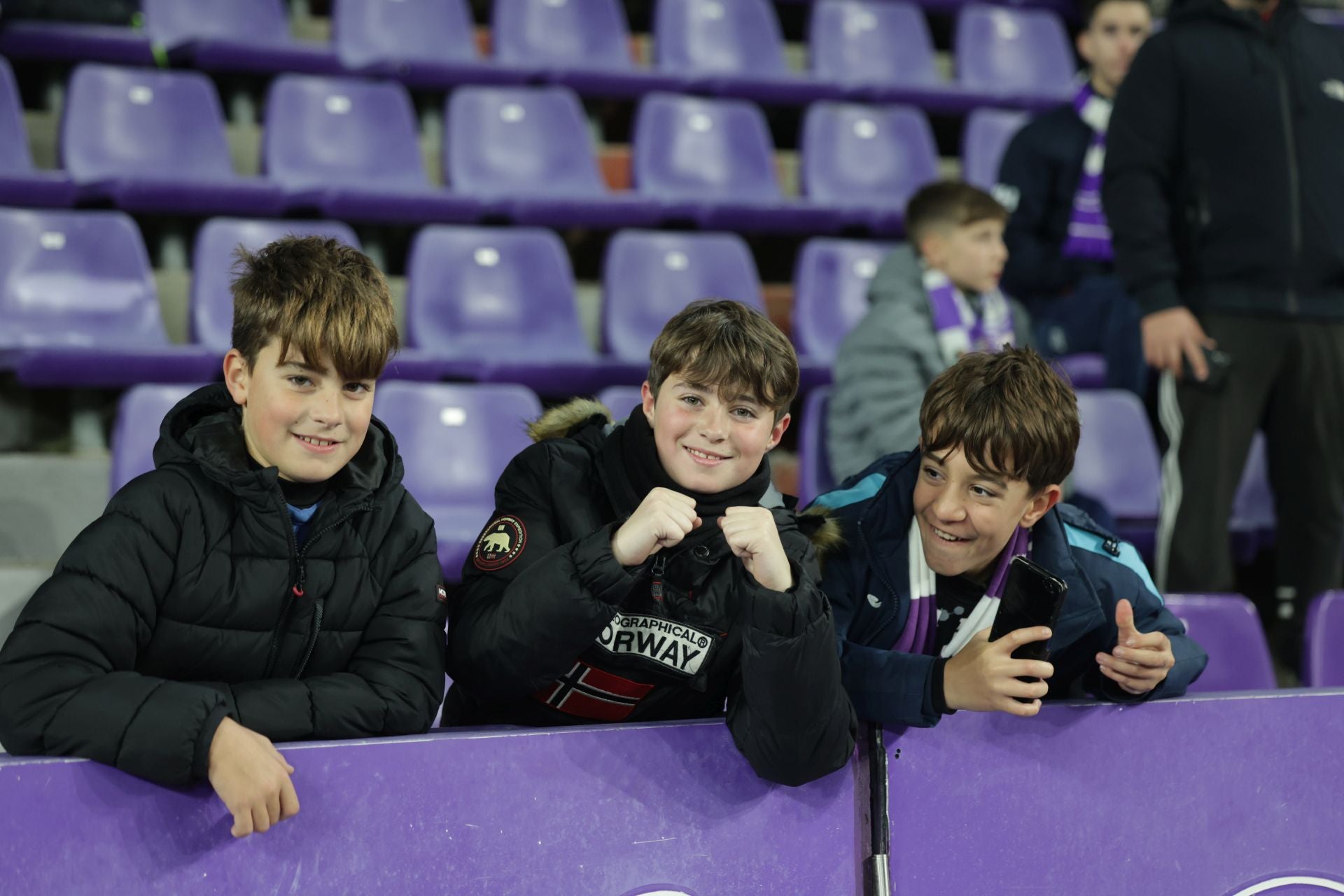 Búscate en la grada del estadio José Zorrilla (1/4)