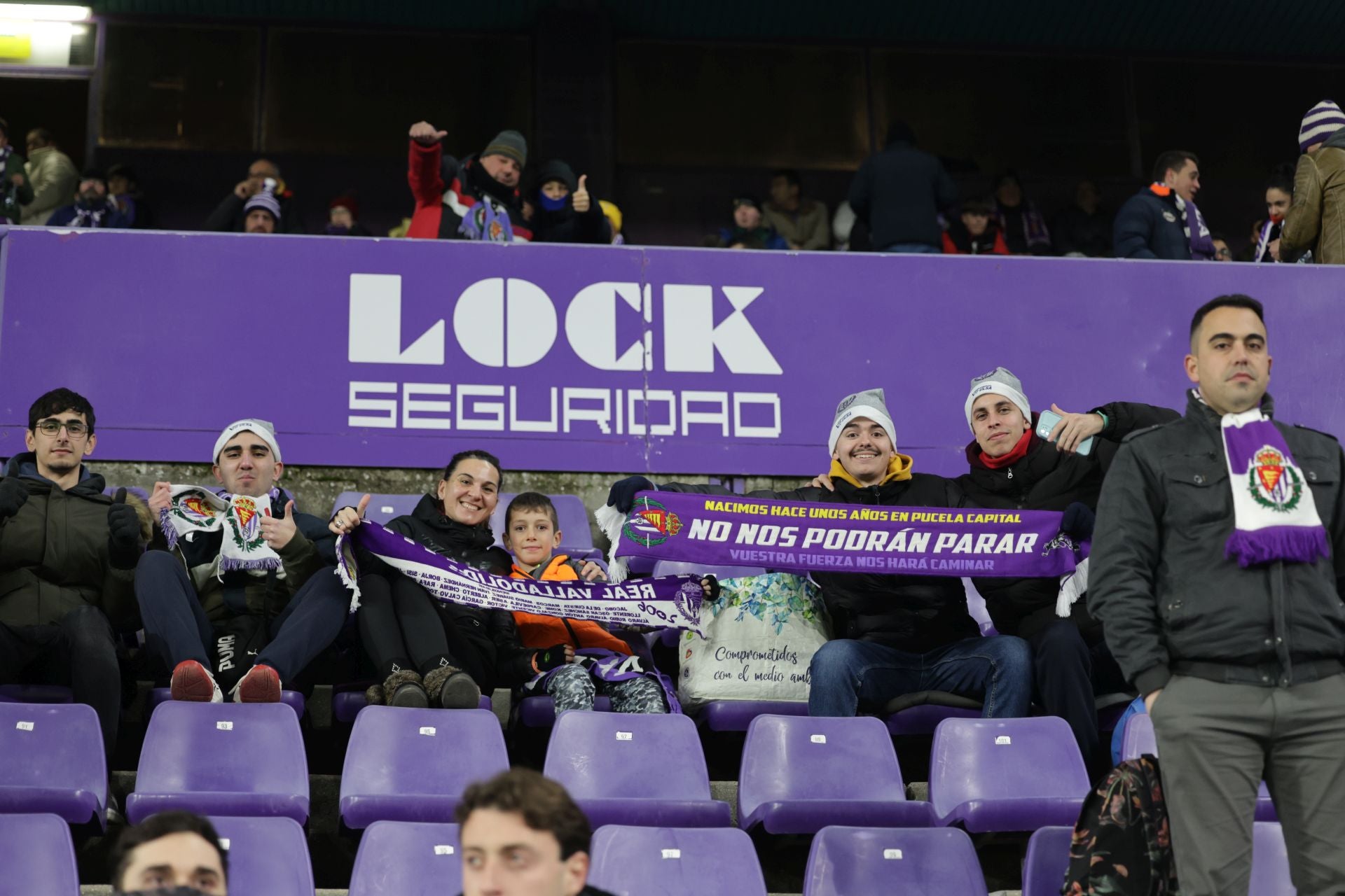 Búscate en la grada del estadio José Zorrilla (1/4)