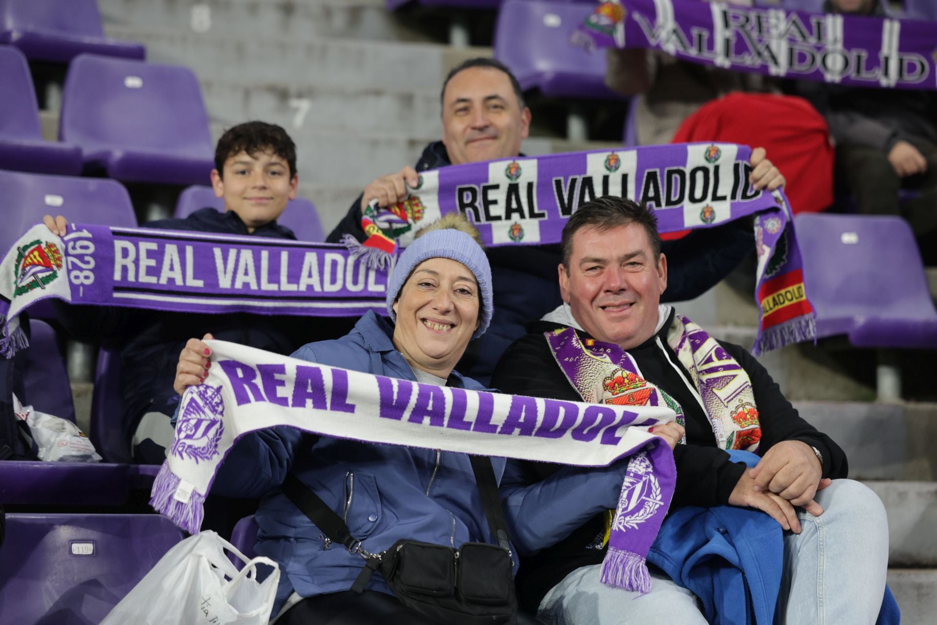 Búscate en la grada del estadio José Zorrilla (2/4)