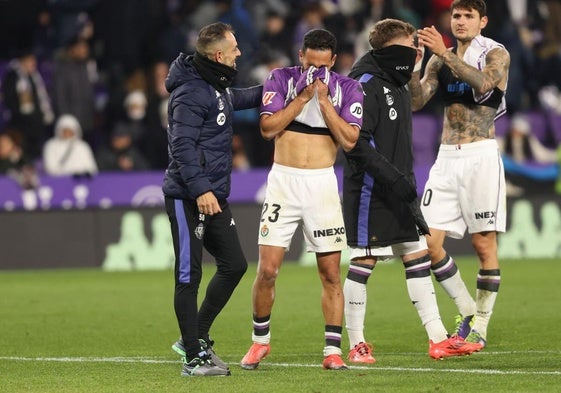 Anuar no puede evitar las lágrimas de emoción tras la victoria frente al Valencia.