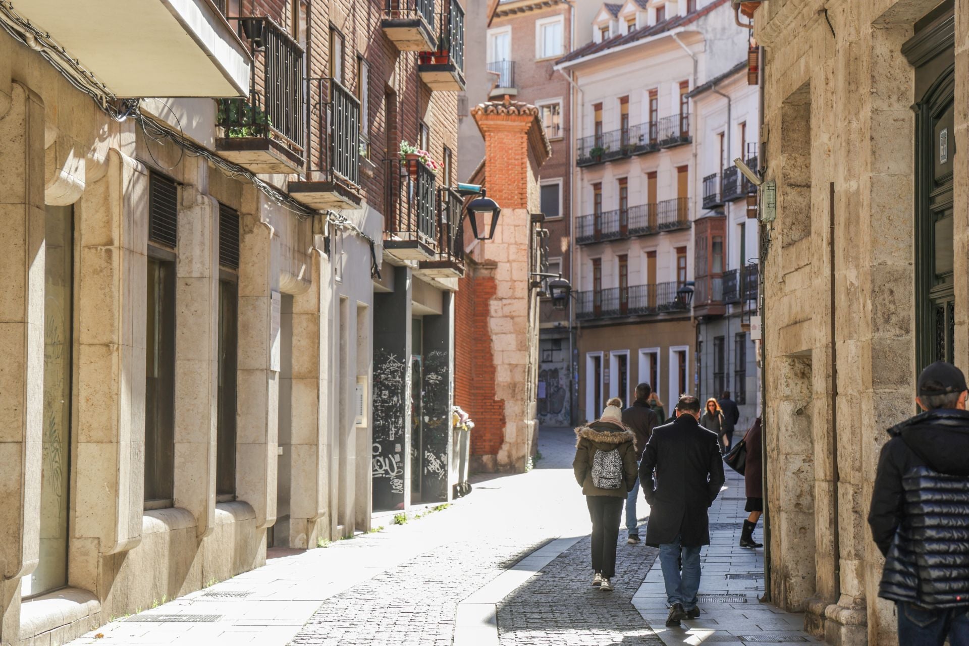 Un recorrido en imágenes por la calle Expósitos