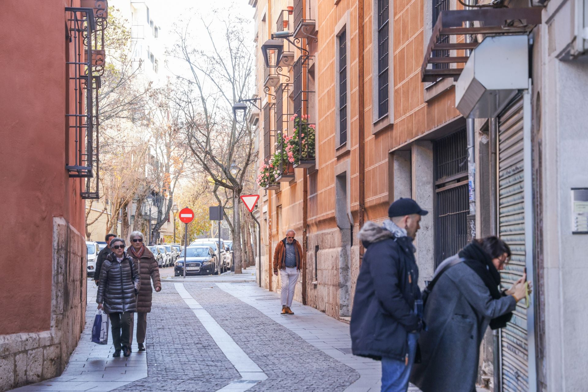 Un recorrido en imágenes por la calle Expósitos