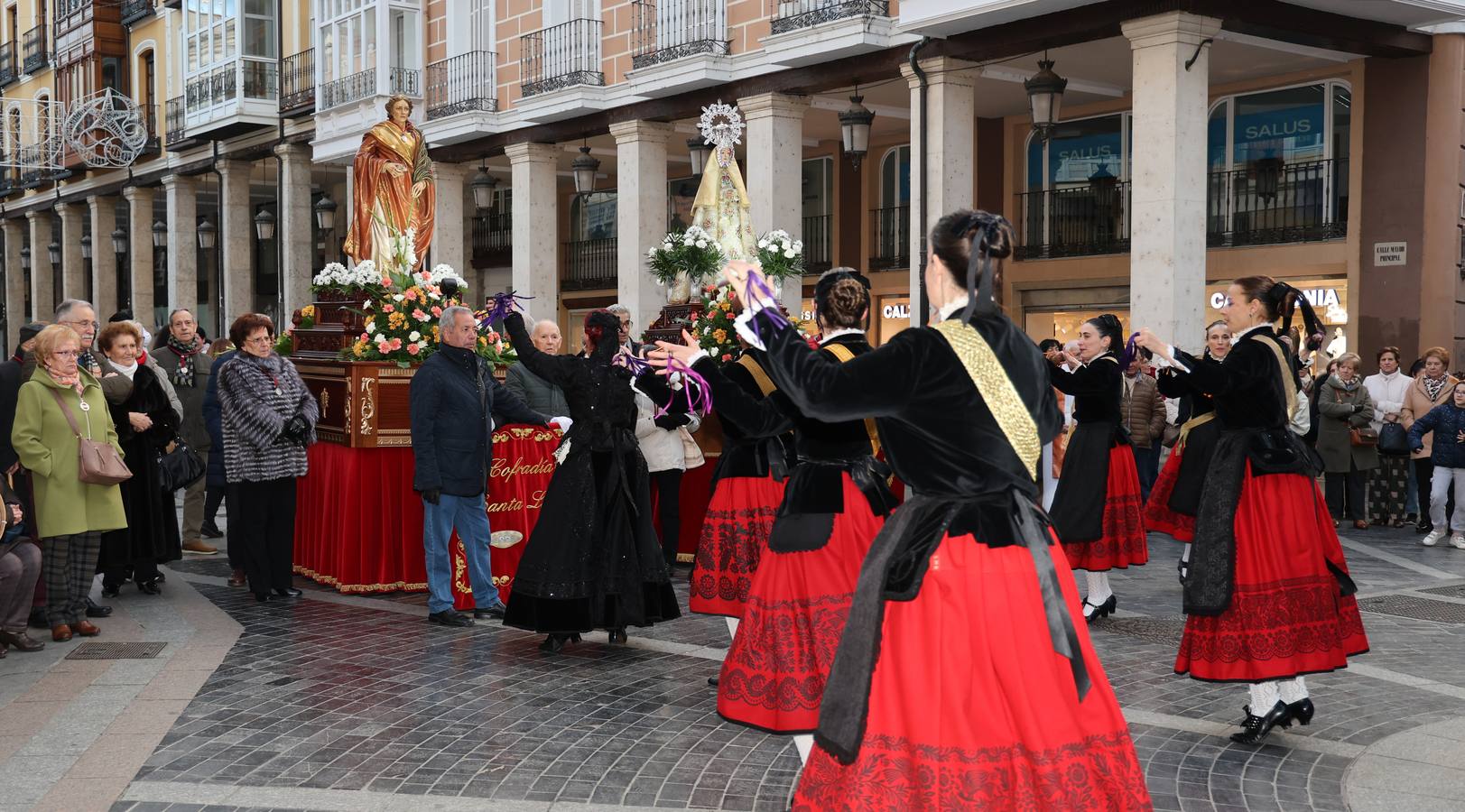 Santa Lucía recorre las calles de Palencia