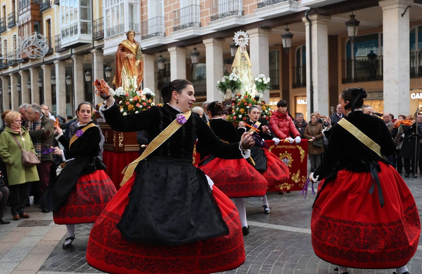 Santa Lucía recorre las calles de Palencia