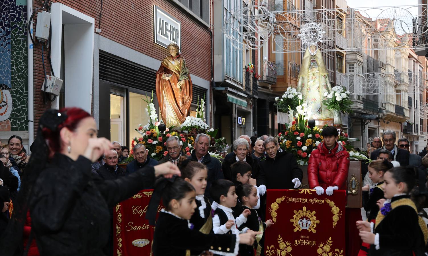 Santa Lucía recorre las calles de Palencia