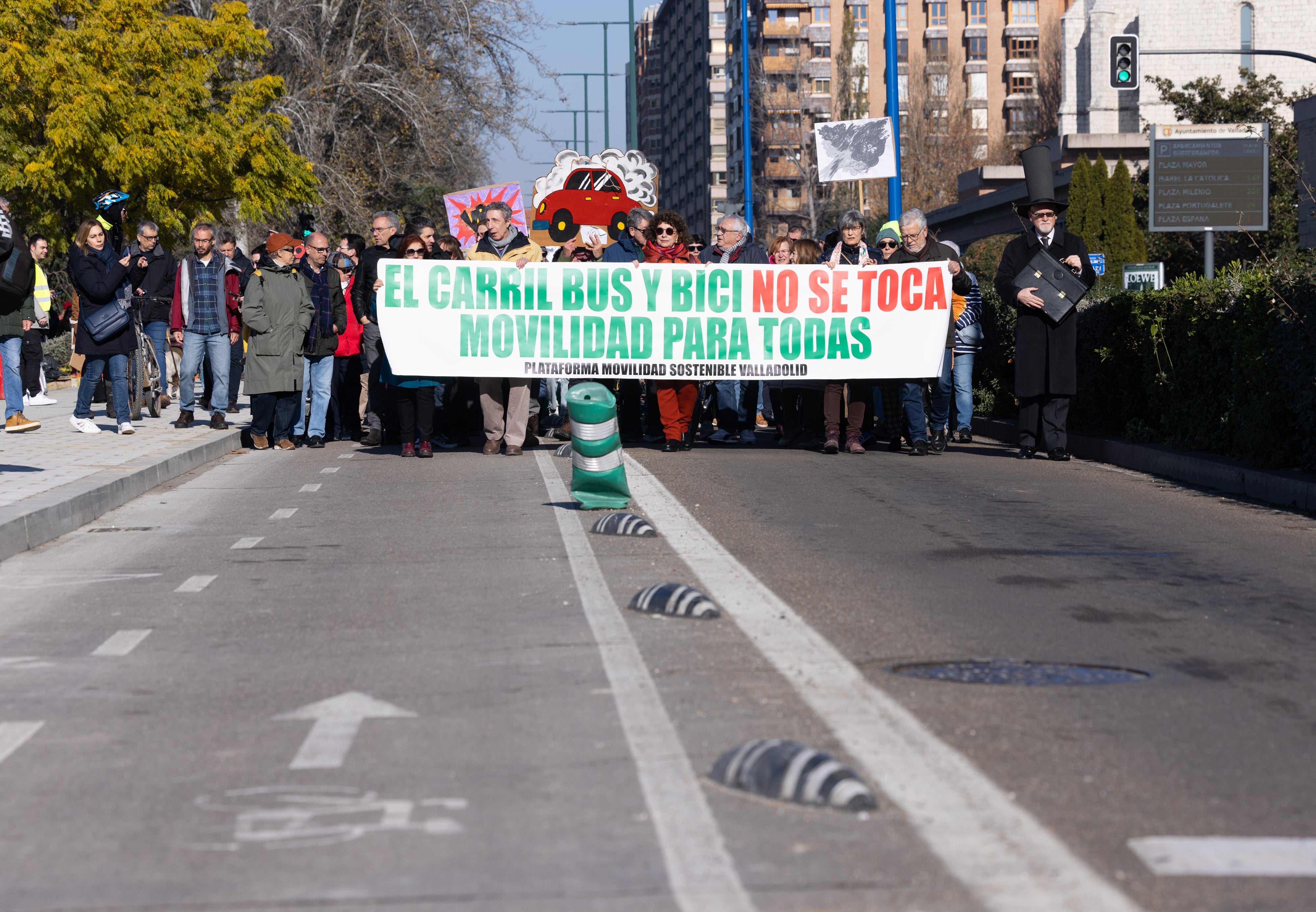 La protesta para pedir mantener los carriles bici, en imágenes