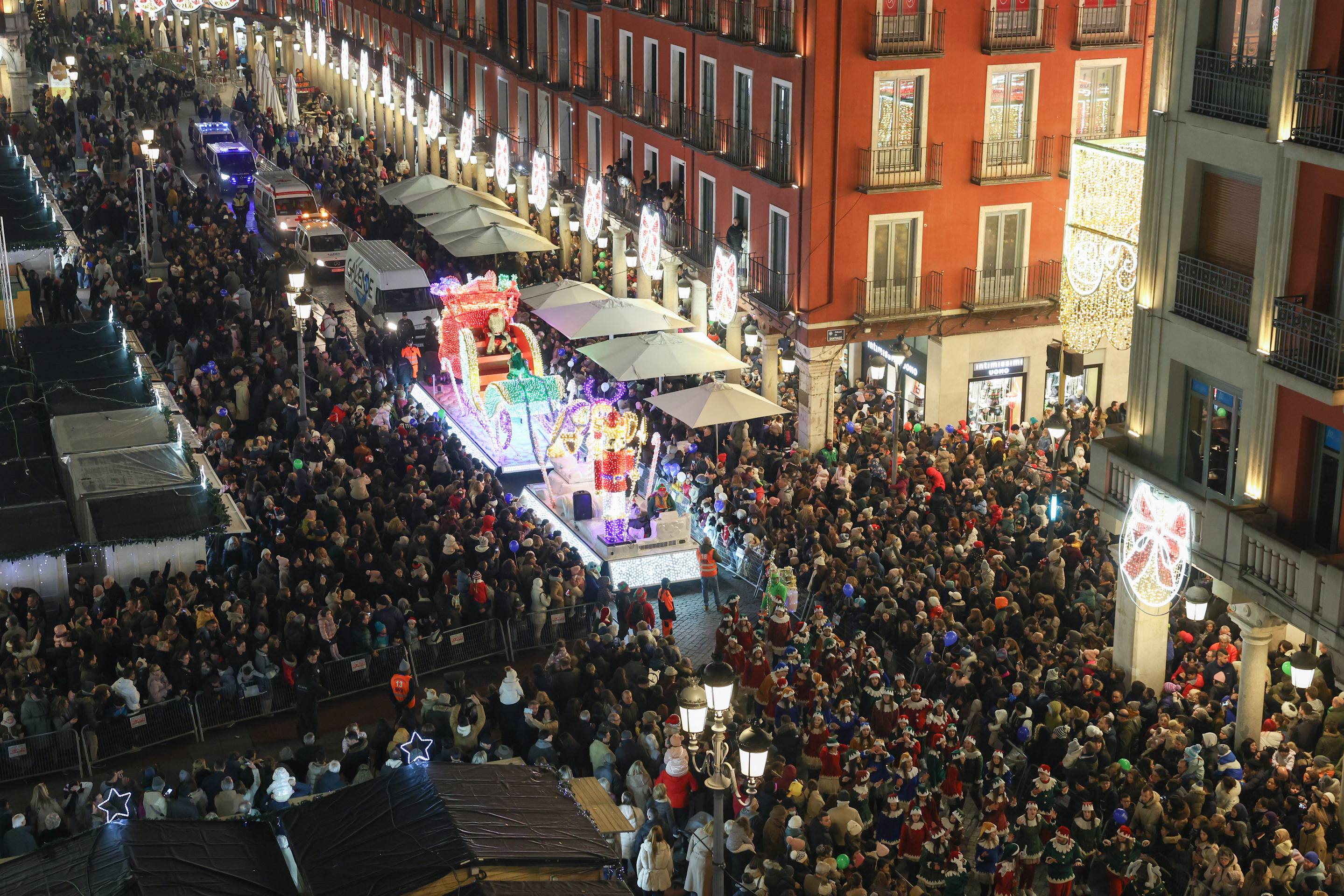 Las imágenes de la Cabalgata de Papa Noel en Valladolid