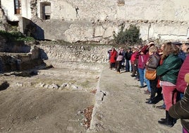 Jornada de puertas abiertas en las excavaciones de la huerta de San Francisco, en Cuéllar, este sábado.