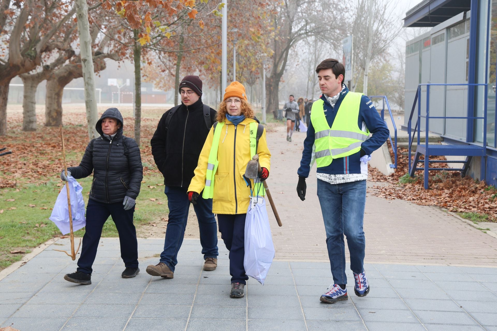 La jornada de recogida de basura junto al Pisuerga, en imágenes