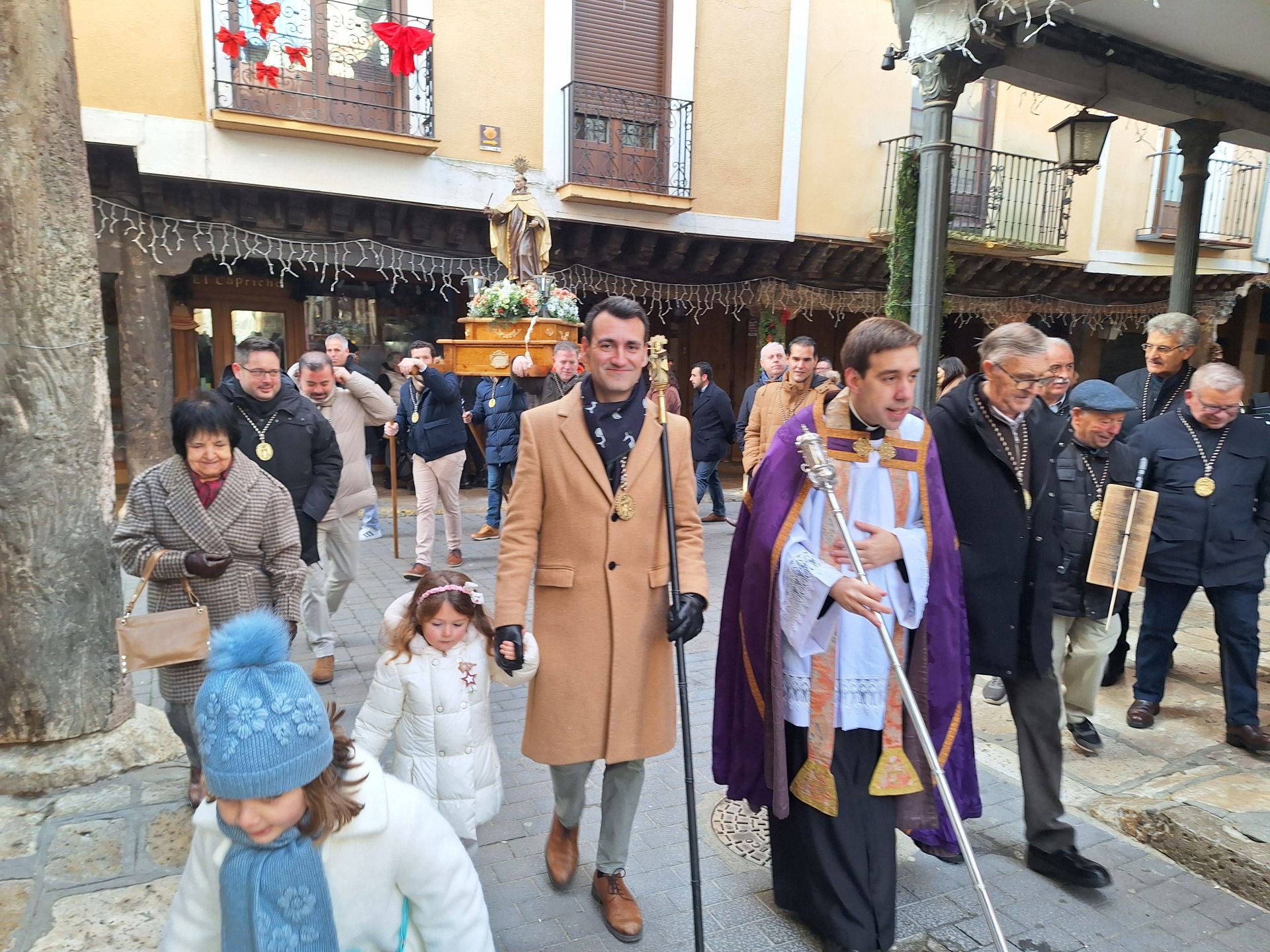 La procesión de la cofradía de San Juan de la Cruz de Rioseco, en imágenes
