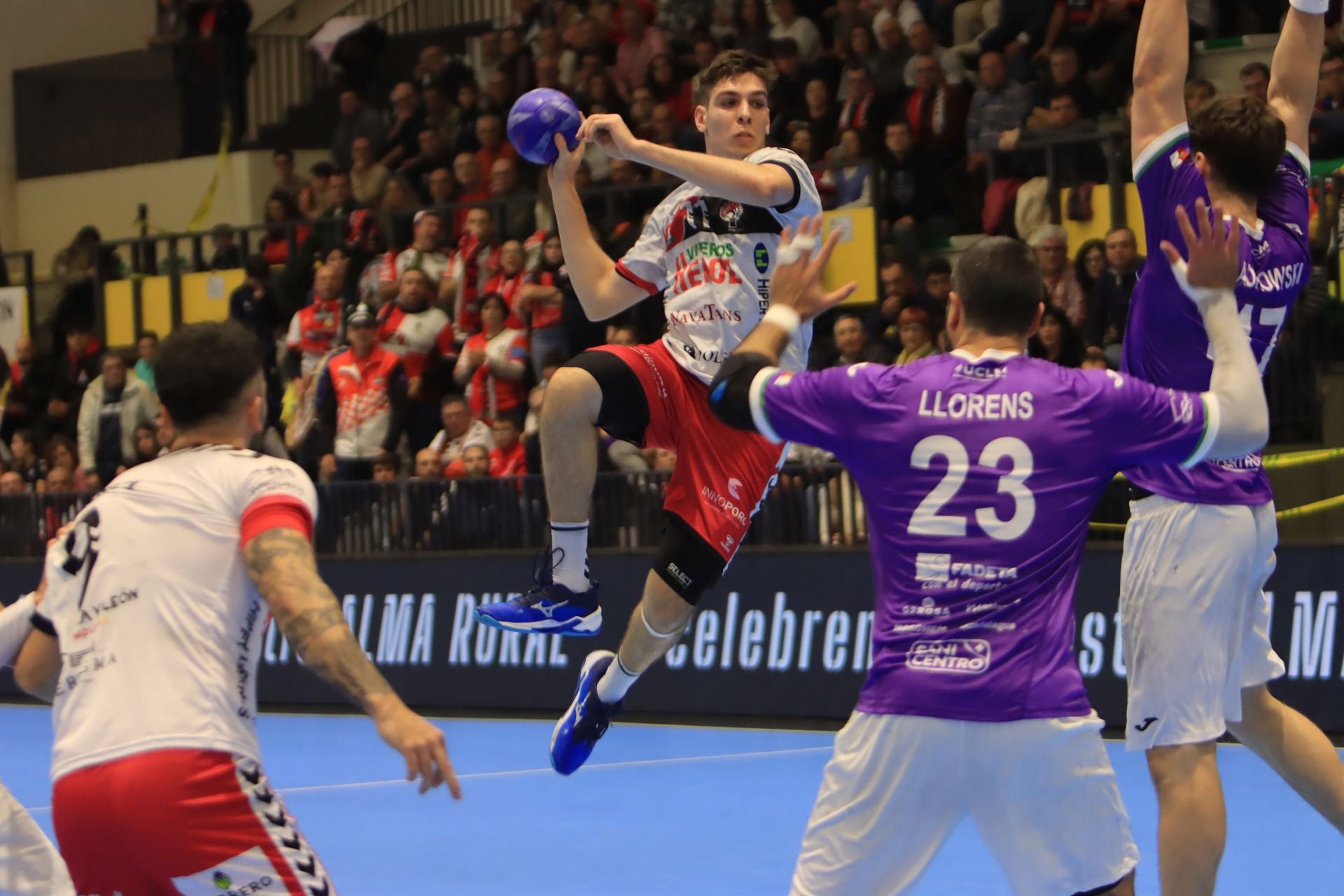 La victoria del Balonmano Nava, en imágenes