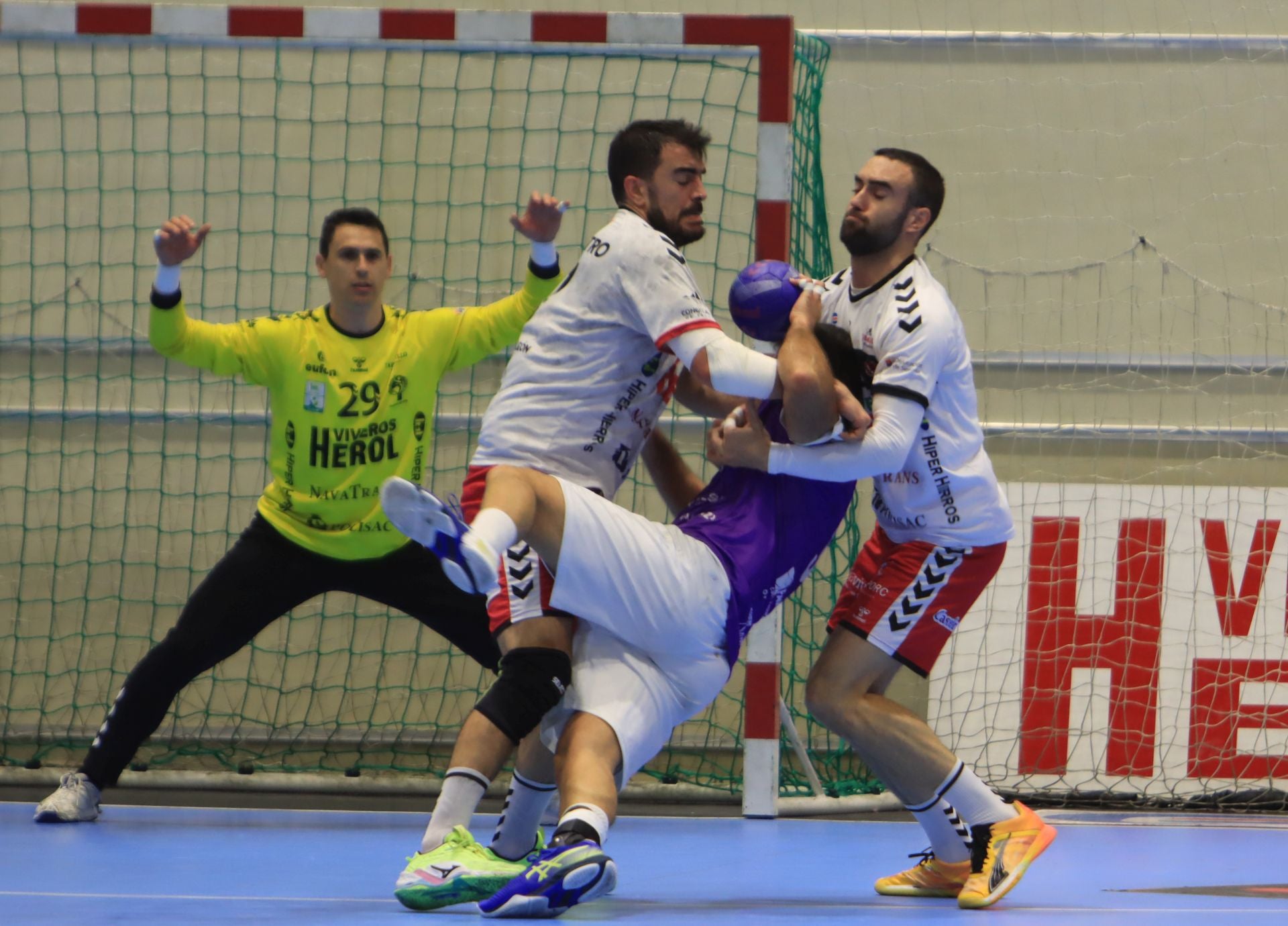 La victoria del Balonmano Nava, en imágenes