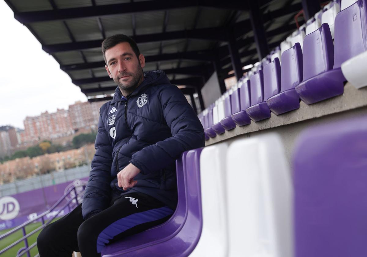 Manu Olivas posa en la grada de los Anexos al Estadio José Zorrilla.