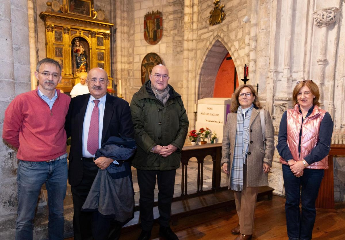 El alcalde, Jesús Julio Carnero (centro), con familiares en San Pablo.