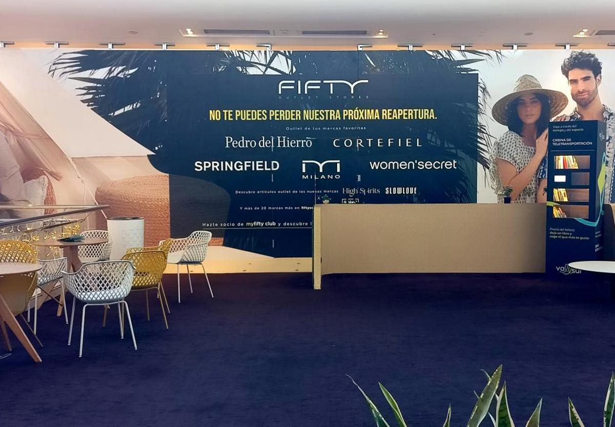 Cartel de Fifty, el nuevo outlet que se instalará en el centro comercial Vallsur.