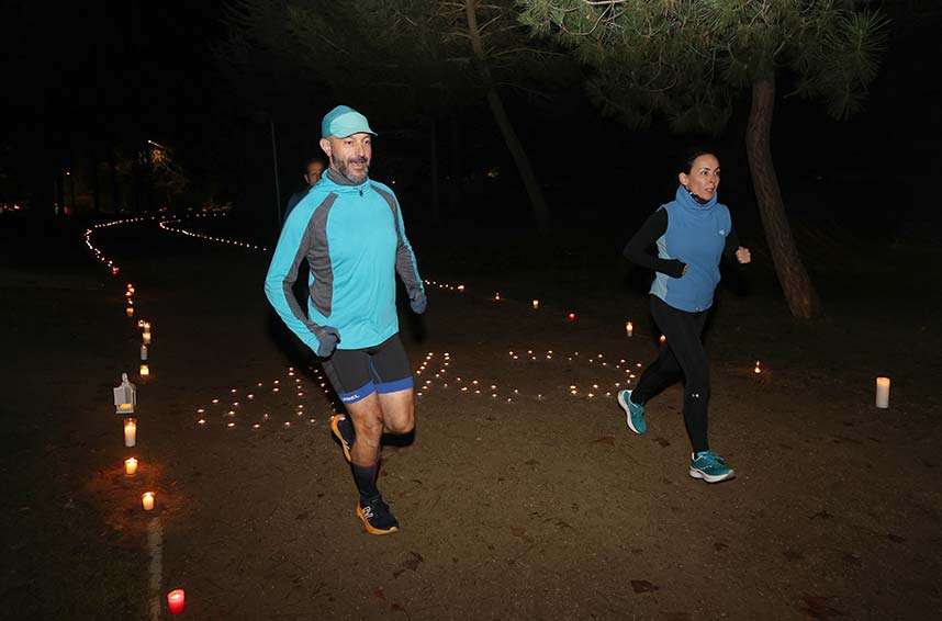 Correr entre velas en Palencia, un entrenamiento simpático