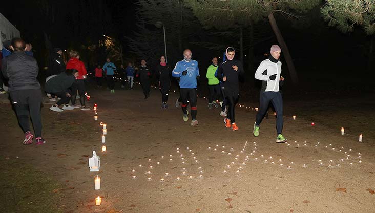 Correr entre velas en Palencia, un entrenamiento simpático