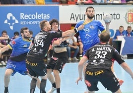 Álvaro y Miguel Martínez, en el derbi con el Ademar.