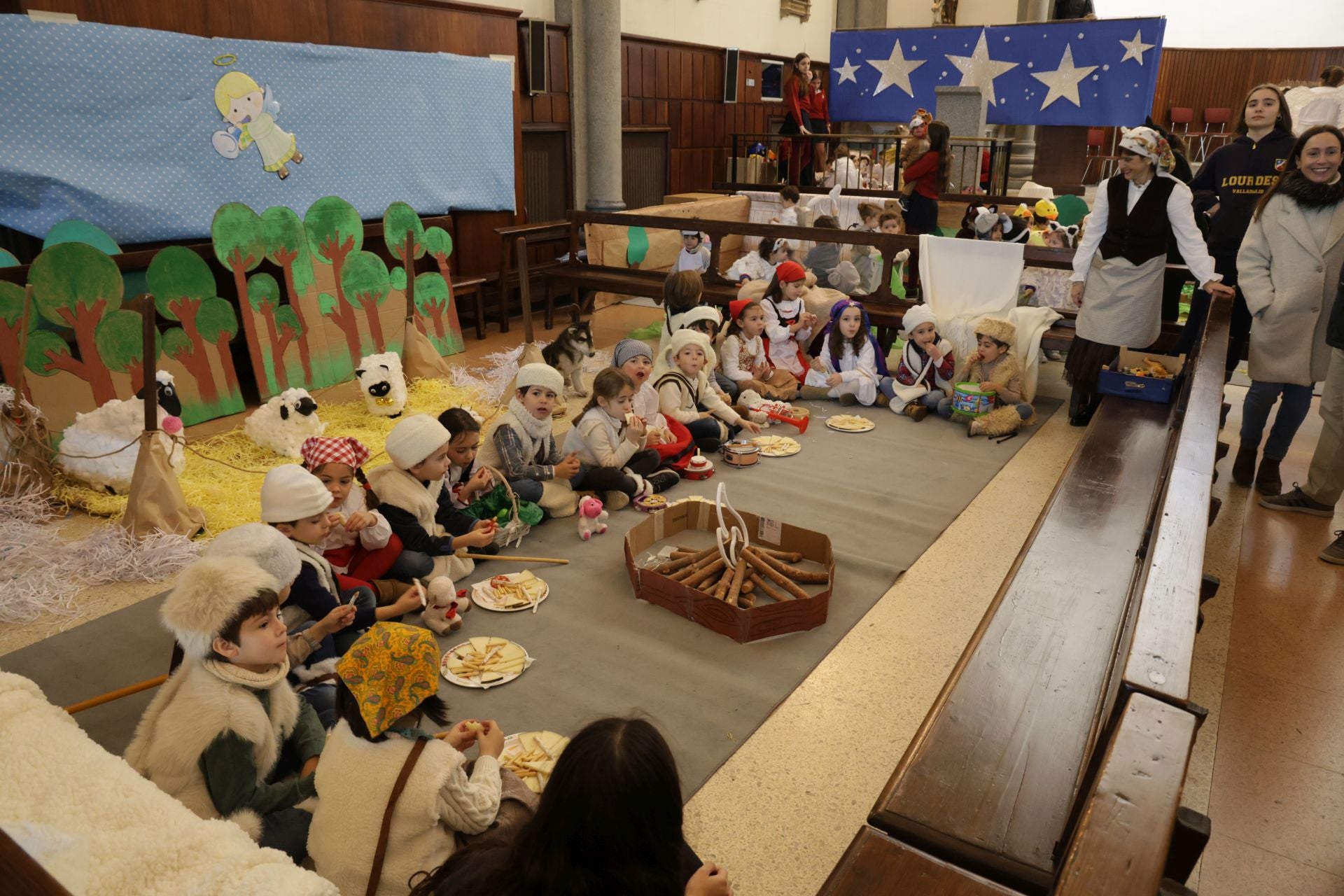 Belén viviente en el colegio de Lourdes de Valladolid