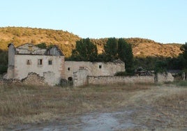 Vista general del despoblado de San Miguel de Neguera, que a medidados del siglo XIX comenzó a pertenecer