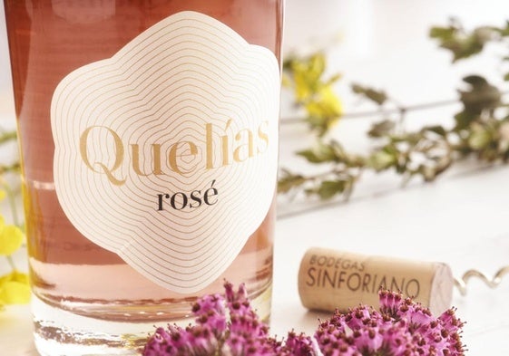 Botella de 'Quelías Rosé'.