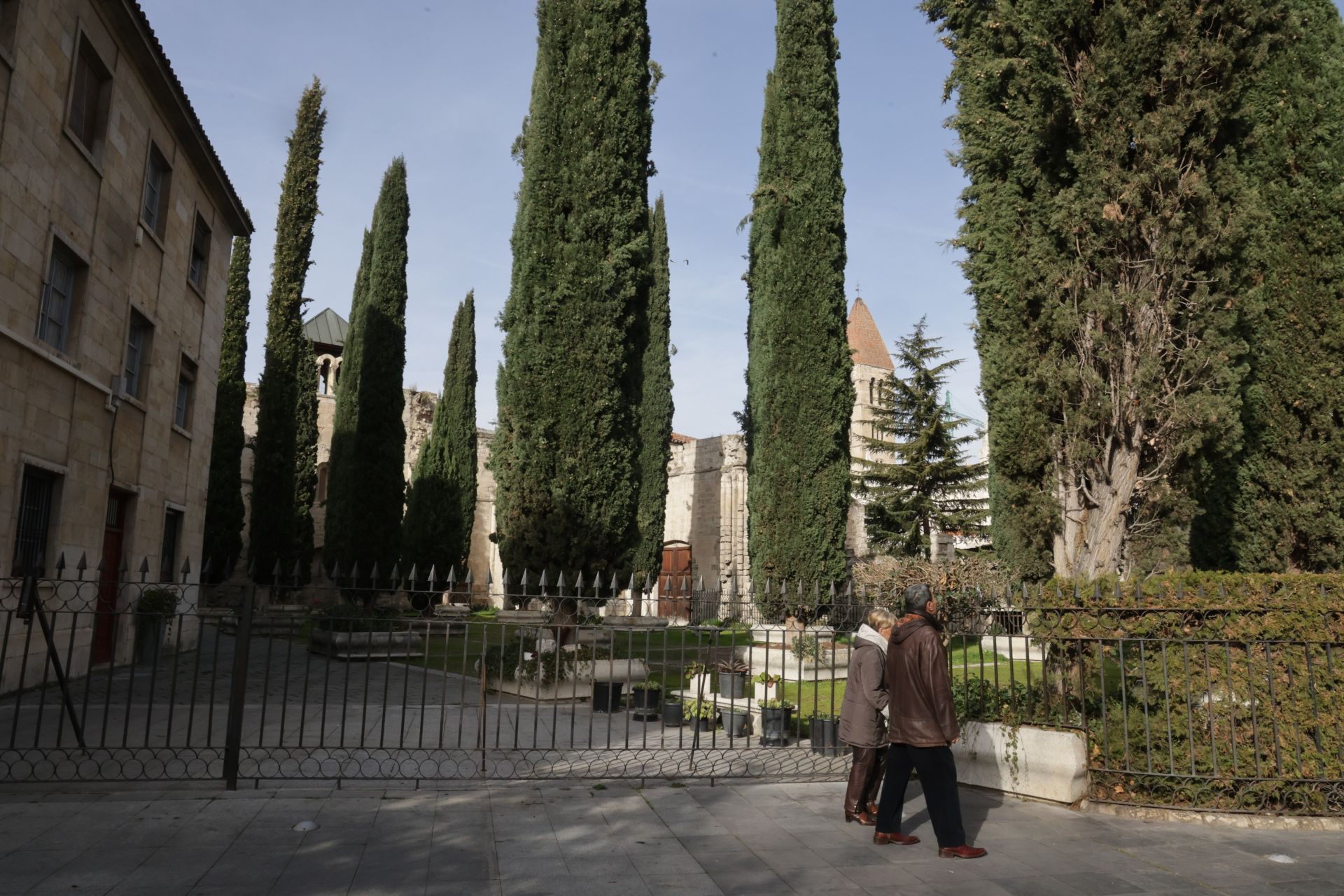 Un recorrido en imágenes por la Plaza de la Universidad