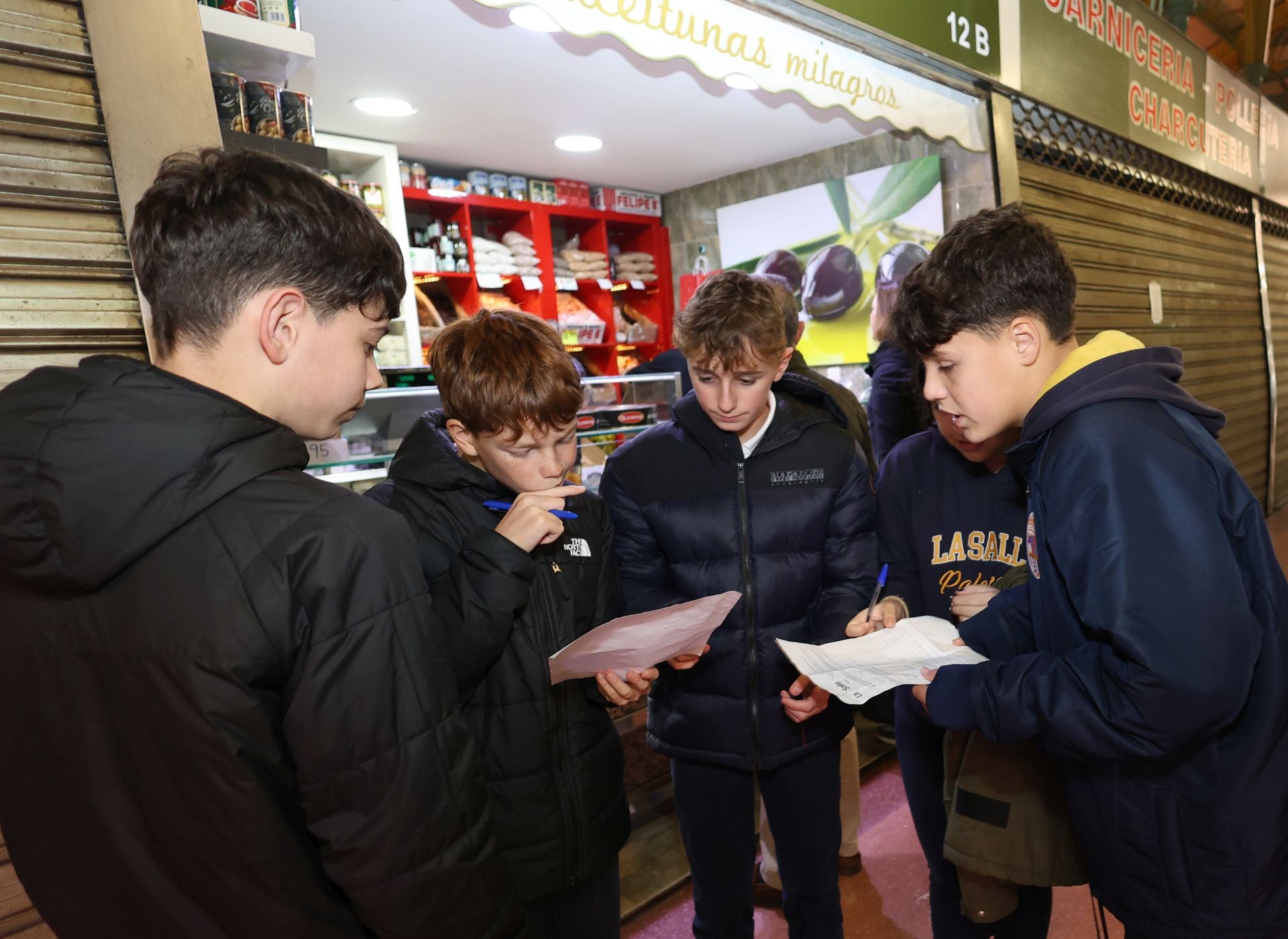 Los alumnos de La Salle descubren la Plaza de Abastos