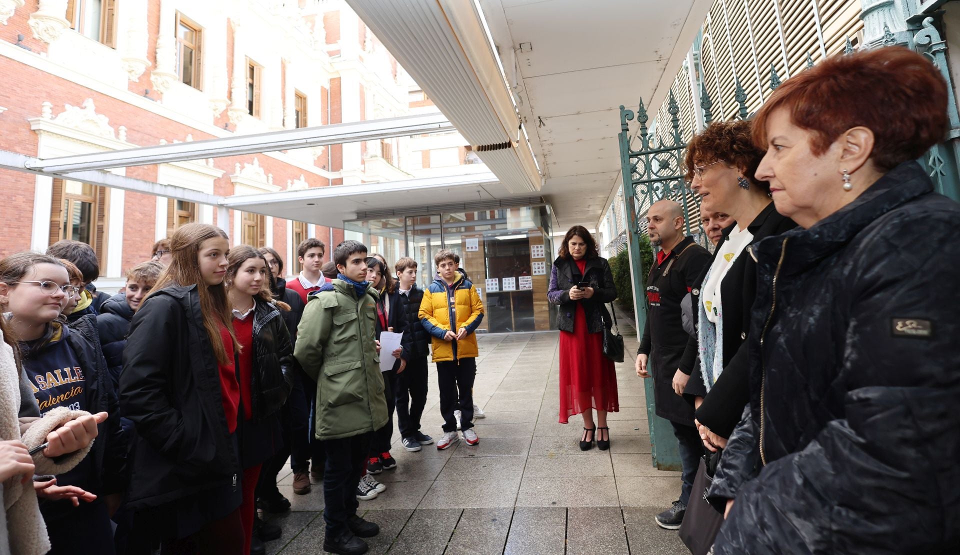 Los alumnos de La Salle descubren la Plaza de Abastos