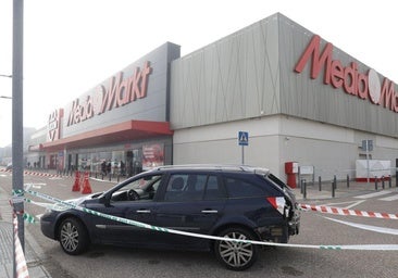 Asaltan el Media Markt de Río Shopping y roban móviles valorados en 50.000 euros