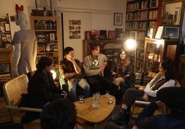 Carmen Salamanqués, Iván Tomé, Juan Navarro, Jenifer Santarén y María Benito, en la tertulia de 'La Perecquiana'.